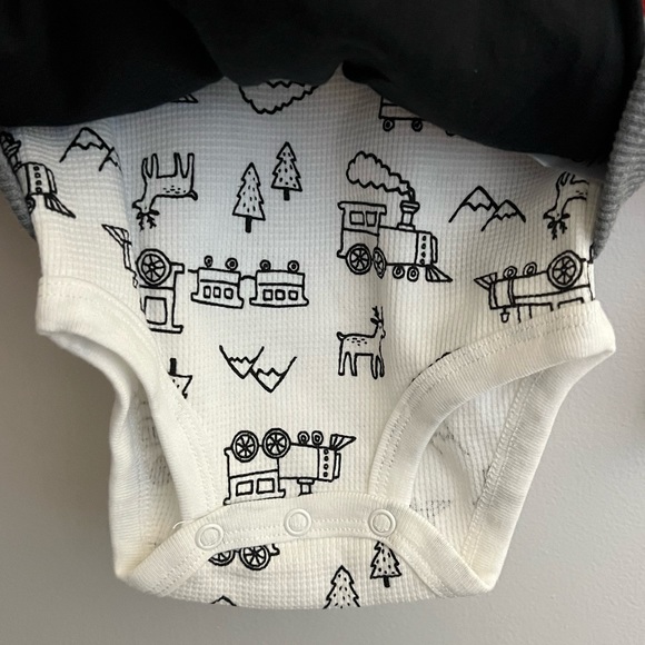 Carter’s Baby 3 Piece Set Size 6 Months NWT - Picture 4 of 6